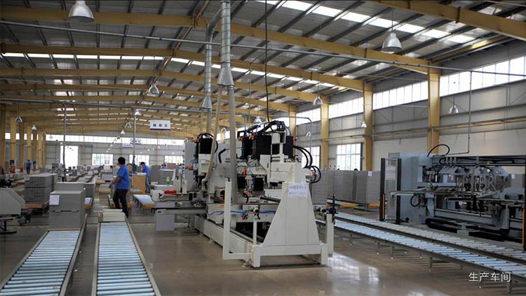 夢(mèng)達(dá)家具生產(chǎn)流水線